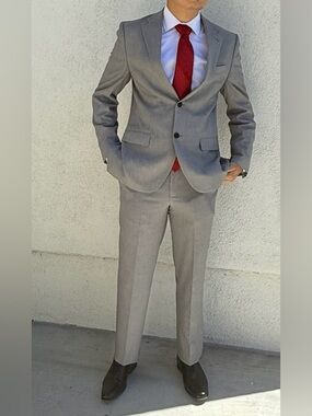 Nautica Men's Modern-Fit Bi-Stretch Suit in light grey solid size 36R.